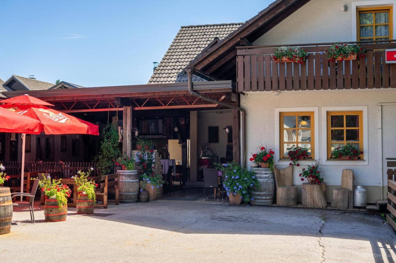 Gostilna Logar Hotel Hotemaze Exterior photo