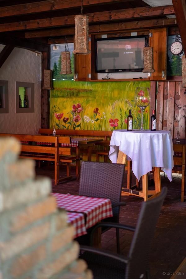 Gostilna Logar Hotel Hotemaze Exterior photo